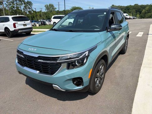 Used 2024 Kia Seltos S AWD/4WD image 2