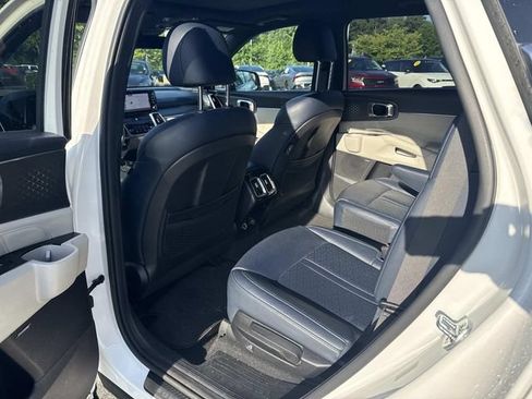 Certified 2022 Kia Sorento SX Prestige w/ Panoramic Sunroof Package AWD/4WD image 5