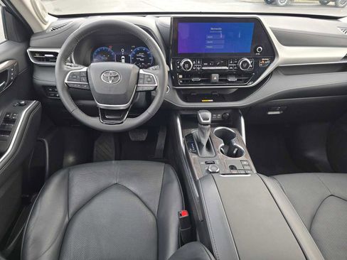 Used 2023 Toyota Highlander Platinum image 21