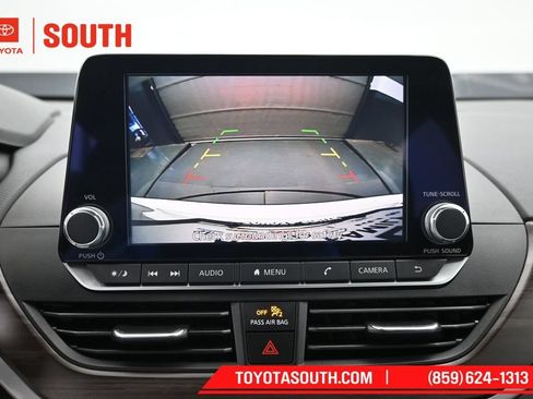 Used 2024 Nissan Altima 2.5 SV FWD image 18