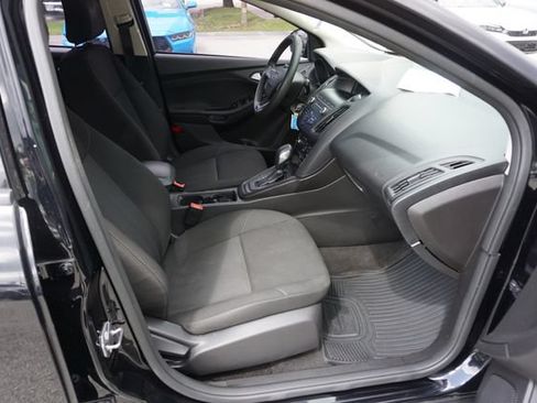 Used 2018 Ford Focus SE w/ Interior Protection Package FWD image 3