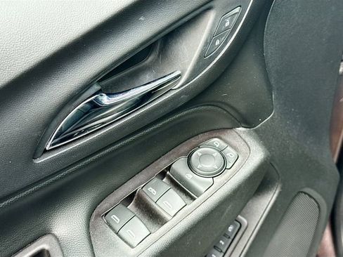 Used 2020 Chevrolet Equinox Premier AWD/4WD image 19
