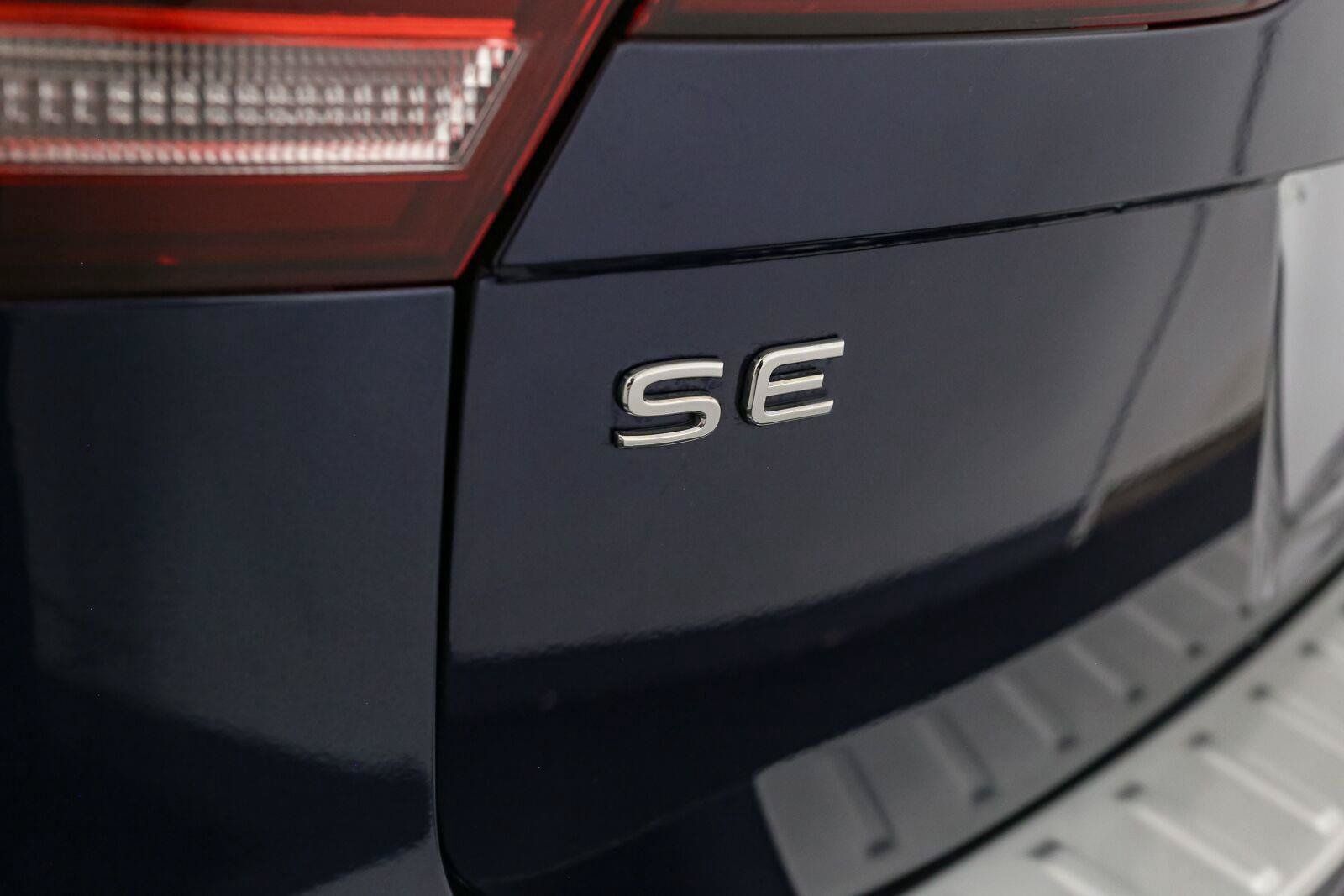 Certified 2023 Volkswagen Tiguan SE w/ Panoramic Sunroof Package FWD image 12