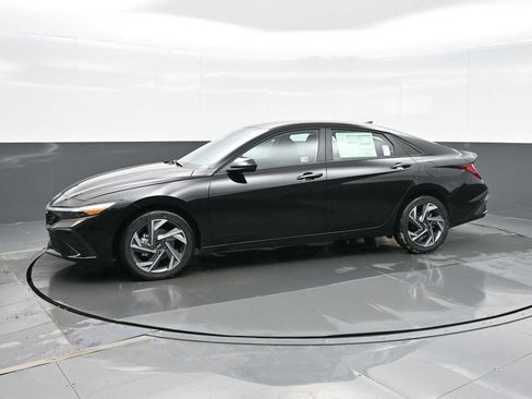 Certified 2025 Hyundai Elantra SEL FWD image 5