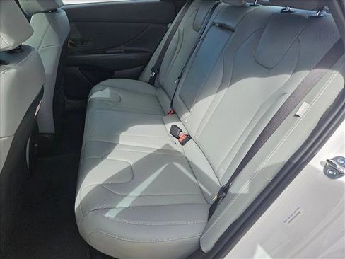 New 2025 Hyundai Elantra Limited image 18