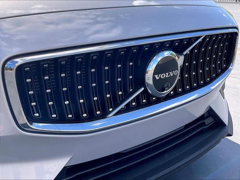 Used 2025 Volvo V60 B5 Cross Country Plus AWD/4WD image 33
