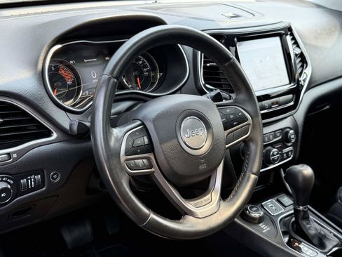 Used 2019 Jeep Cherokee Limited AWD/4WD image 14