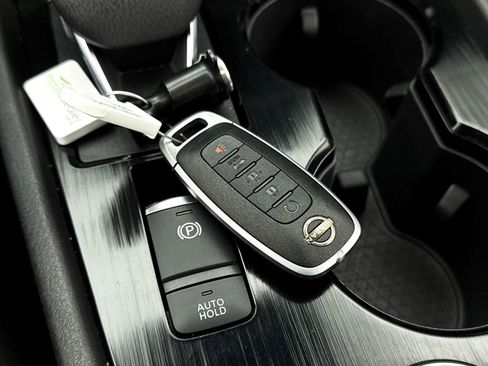 Used 2023 Nissan Rogue SV w/ SV Premium B Package image 34