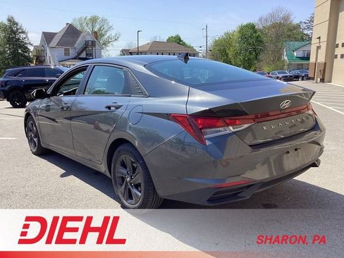 Used 2021 Hyundai Elantra SEL w/ Convenience Package image 5