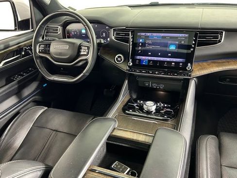 Used 2022 Jeep Grand Wagoneer Series I image 11