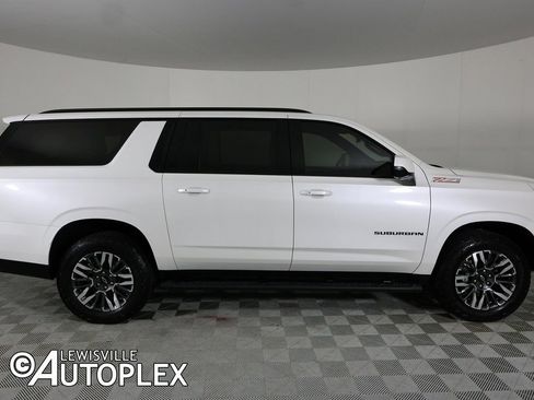 Used 2025 Chevrolet Suburban Z71 w/ Comfort Package image 4