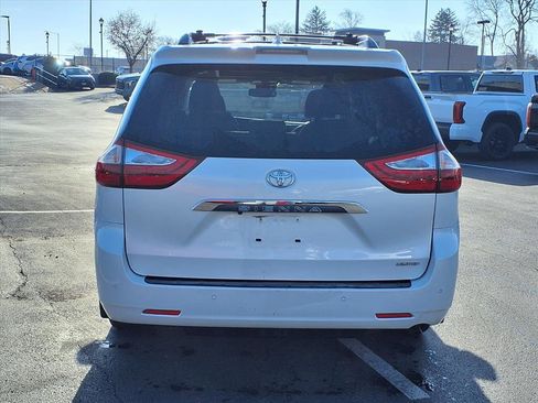 Used 2018 Toyota Sienna Limited Premium w/ Carpet Mat Package image 33