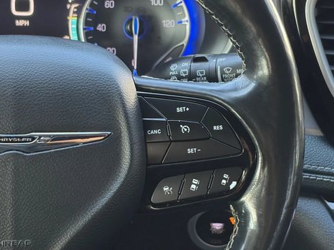 Used 2021 Chrysler Pacifica Touring w/ Cold Weather Group AWD/4WD image 33
