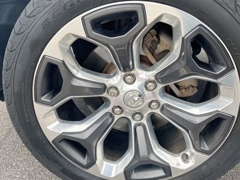 Used 2019 RAM 1500 Laramie AWD/4WD image 8