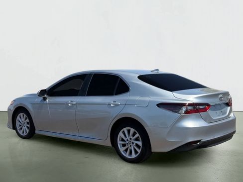 Used 2022 Toyota Camry LE w/ Carpet Mat Package (TMS) FWD image 3