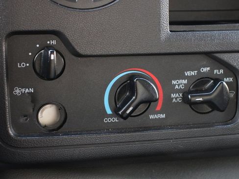 Used 2023 Ford E-450 and Econoline 450 Super Duty w/ Power Windows & Locks Group RWD image 32