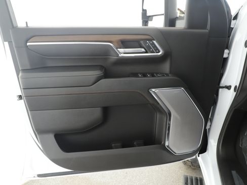 Used 2024 Chevrolet Silverado 3500 High Country w/ Technology Package image 11