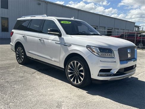 Used 2019 Lincoln Navigator Select w/ Technology Package image 4