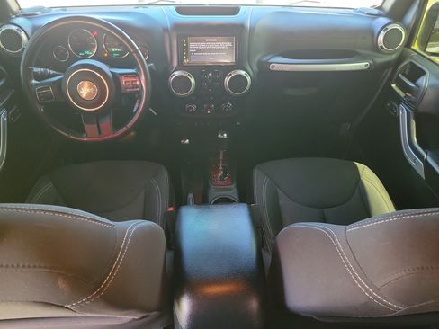 Used 2018 Jeep Wrangler Unlimited Sahara AWD/4WD image 8