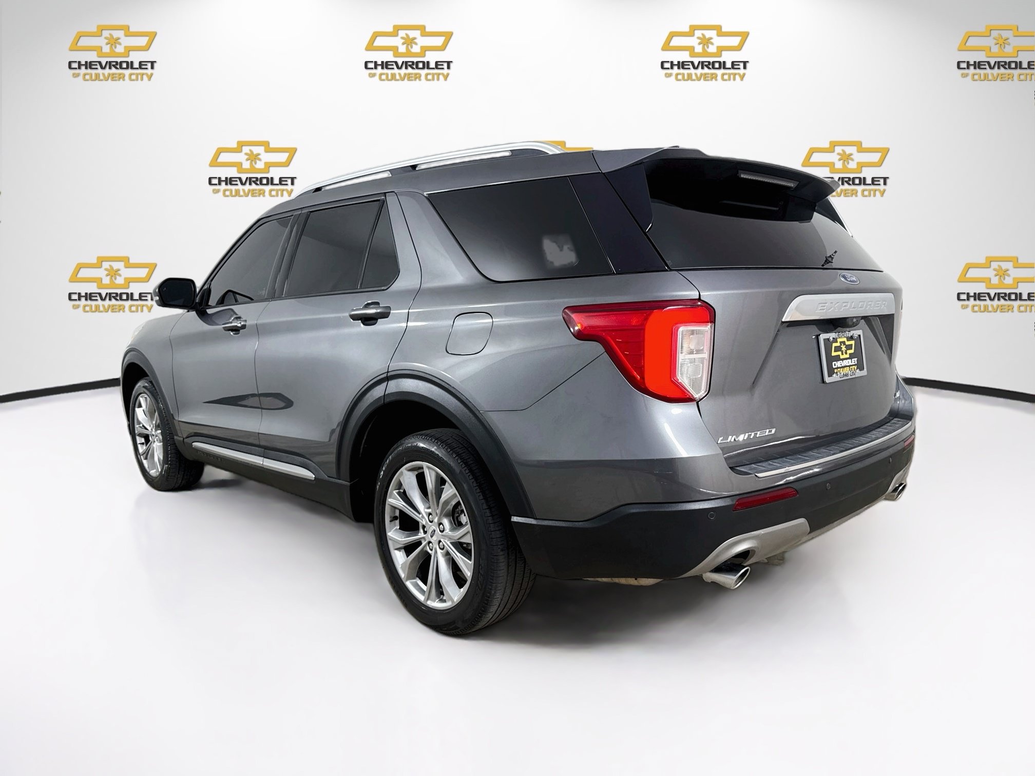 Used 2023 Ford Explorer Limited w/ Equipment Group 301A AWD/4WD image 6