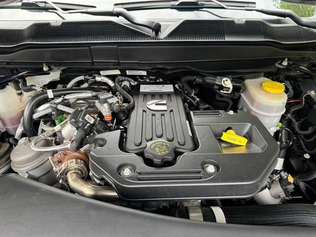 Used 2026 RAM 3500 Laramie AWD/4WD image 12