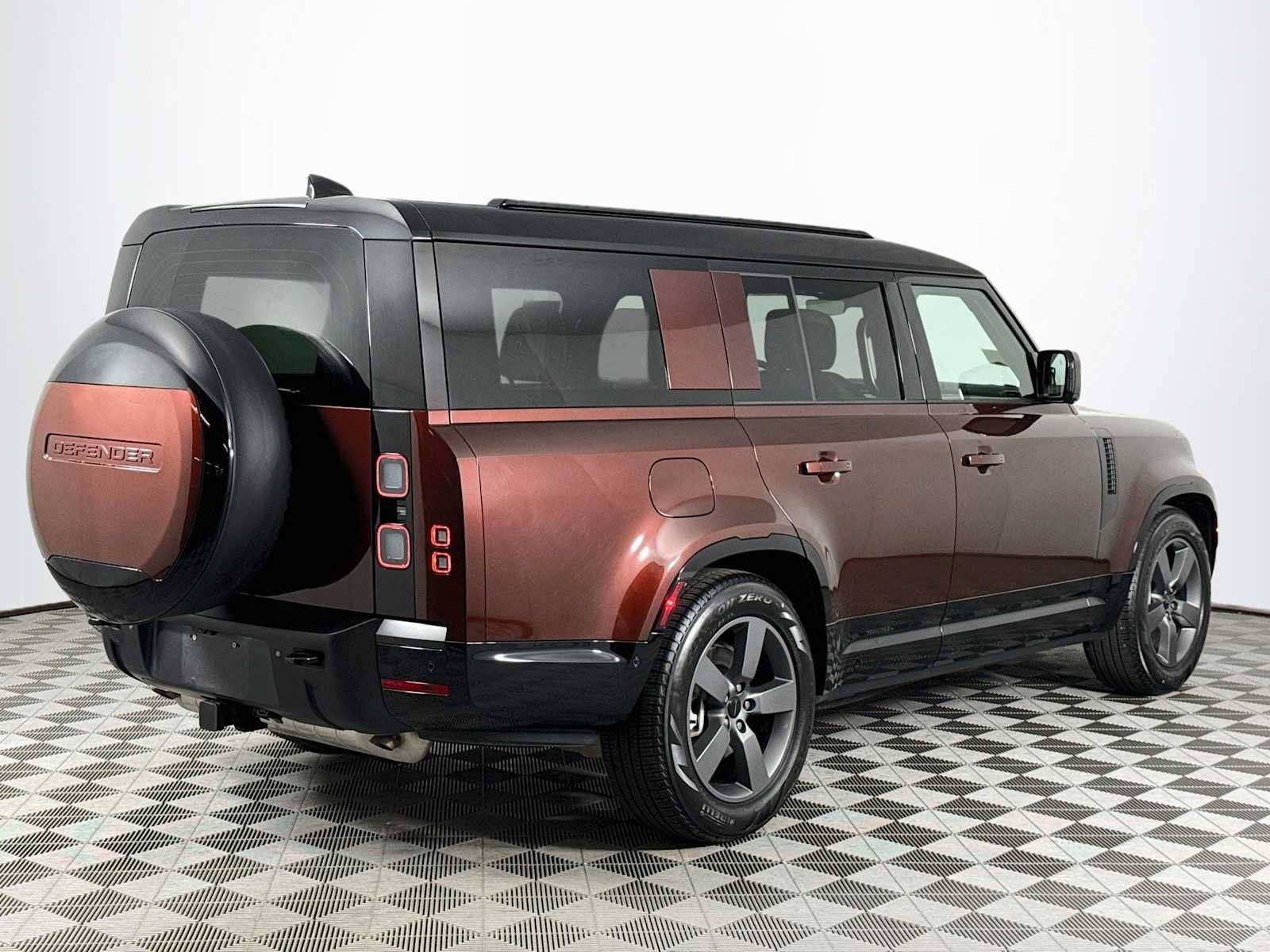 Used 2026 Land Rover Defender 130 X-Dynamic SE AWD/4WD image 5
