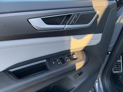 New 2026 Volkswagen Atlas Peak Edition image 9