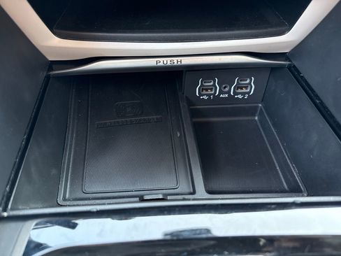 Used 2024 Chrysler Pacifica Limited image 21