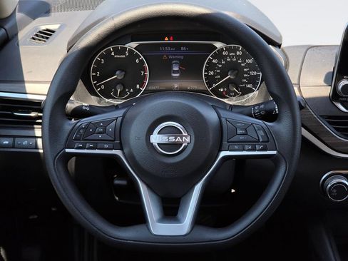Used 2025 Nissan Altima 2.5 SV FWD image 13