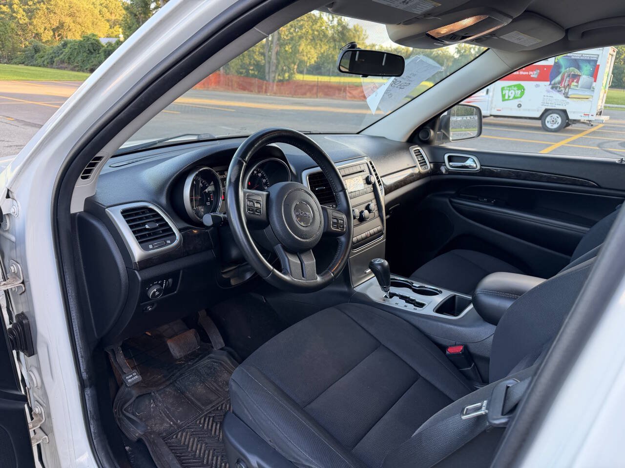 Used 2012 Jeep Grand Cherokee Laredo w/ Laredo E Group AWD/4WD image 9