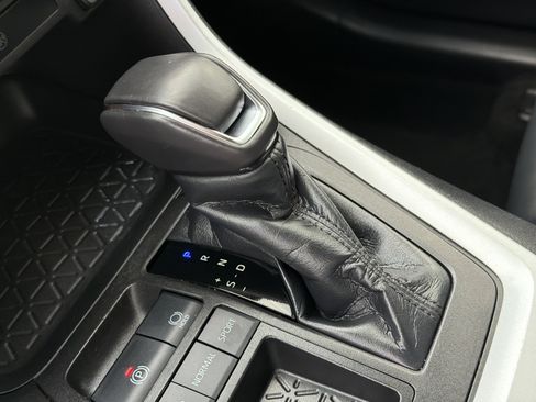 Used 2022 Toyota RAV4 XLE Premium image 33