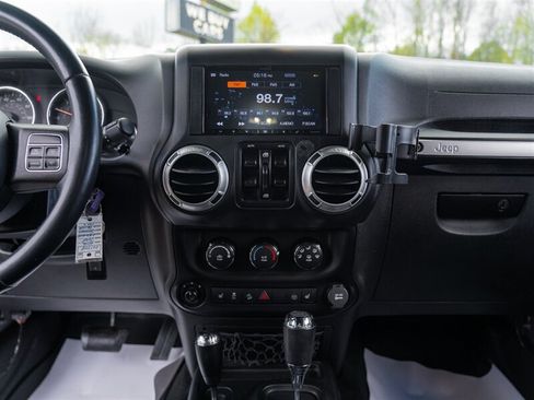 Used 2016 Jeep Wrangler Unlimited Sahara w/ Dual Top Group AWD/4WD image 31