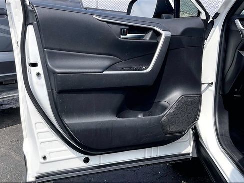 Used 2021 Toyota RAV4 XLE w/ Carpet Mat Package (TMS) AWD/4WD image 21