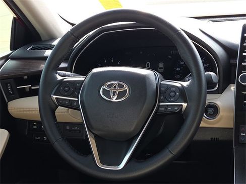 Used 2022 Toyota Avalon XLE image 12