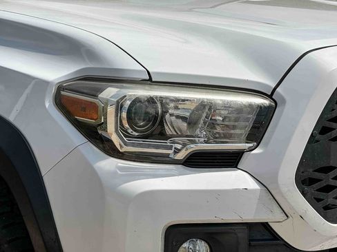 Used 2017 Toyota Tacoma TRD Off-Road w/ Tow Package image 5