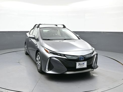 Certified 2022 Toyota Prius Prime XLE FWD image 3