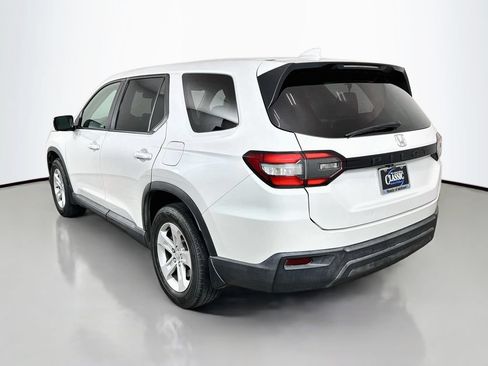 Used 2023 Honda Pilot LX image 5