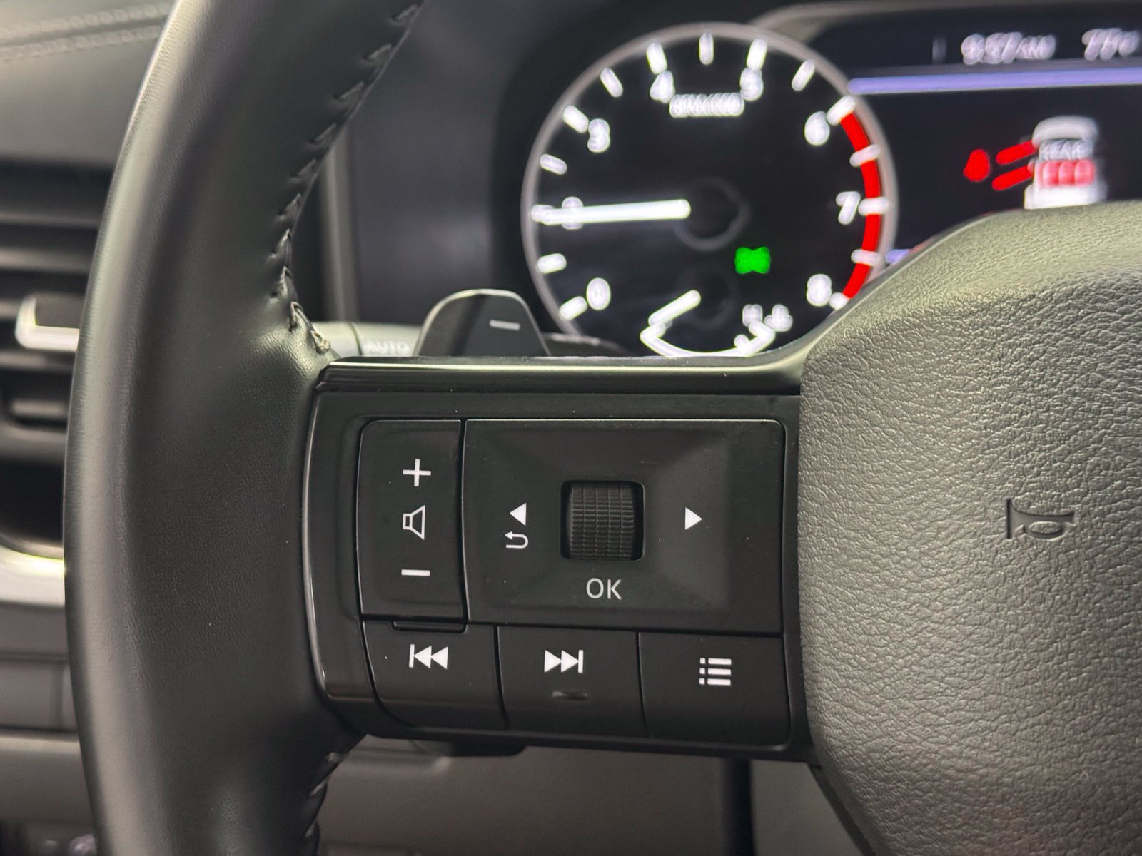 Certified 2025 Nissan Rogue SV AWD/4WD image 22
