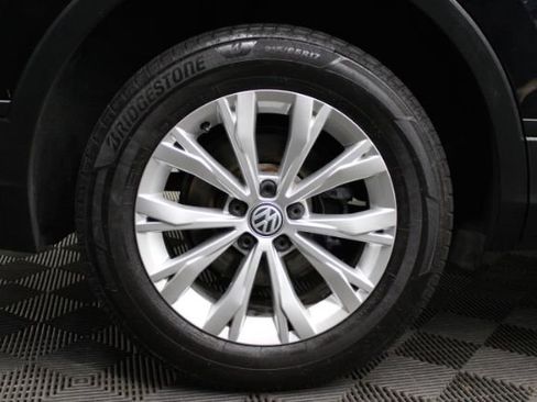 Used 2018 Volkswagen Tiguan S image 5