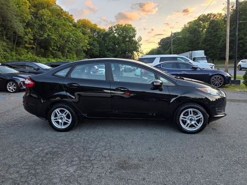 Used 2019 Ford Fiesta SE w/ Cold Weather Package FWD image 4