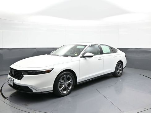 Certified 2023 Honda Accord EX image 10