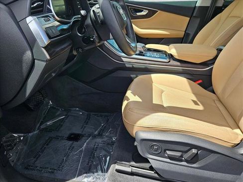 Certified 2023 Audi Q8 Premium Plus w/ Premium Plus Package AWD/4WD image 17