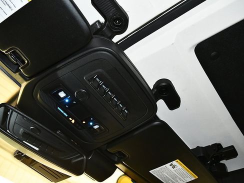 Used 2025 Ford Bronco Badlands image 27