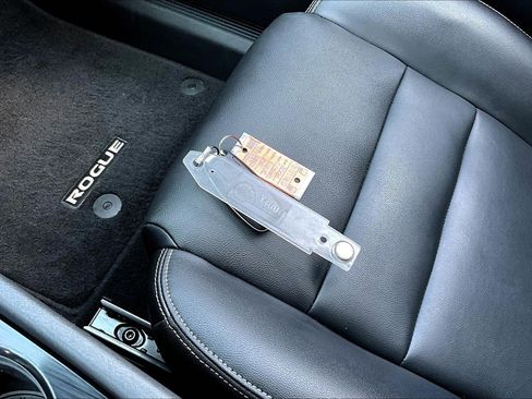 Used 2024 Nissan Rogue SL image 34