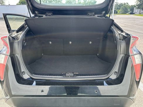 Used 2018 Toyota Prius Three FWD image 19