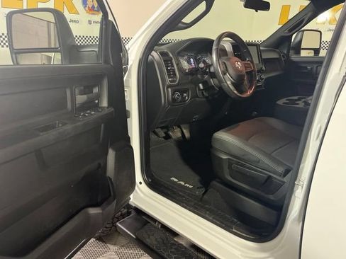 Used 2024 RAM 2500 Tradesman w/ Chrome Appearance Group AWD/4WD image 9
