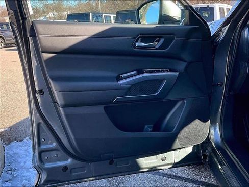 Certified 2025 Nissan Pathfinder SL w/ Cargo Package image 9