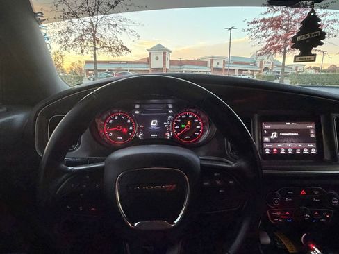 Used 2020 Dodge Charger SXT image 9