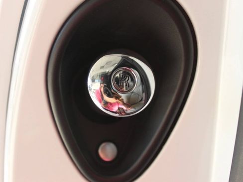 Used 2019 Rolls-Royce Dawn RWD image 26