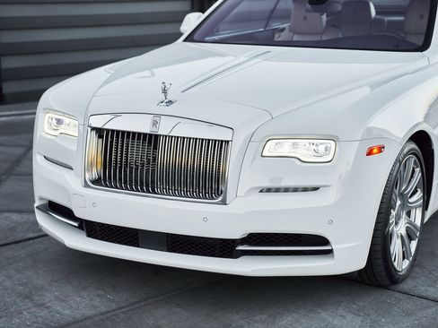 Used 2017 Rolls-Royce Dawn image 6